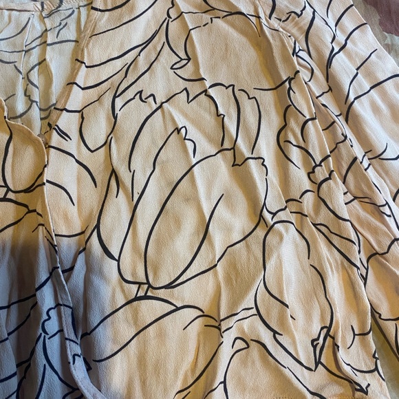 Floral Cream Blouse - Picture 3 of 4